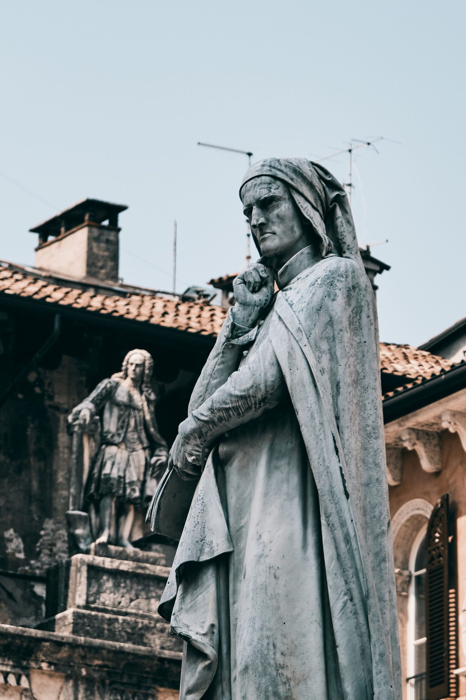 verona-Dante-Alighieri-memorial