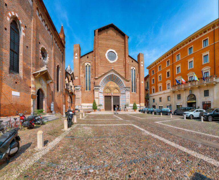 Gorgeous View of Basilica di Santa Anastasia catholic church of Dominican Order in Piazza Santa Anastasia square in Verona.  Location: Verona, Veneto region, Italy, Europe