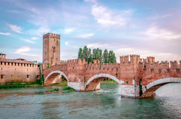 Museo di Castelvecchio and Castel Vecchio Bridge, a medieval fortified bridge that spans river Adige in Verona, Veneto, Italy.